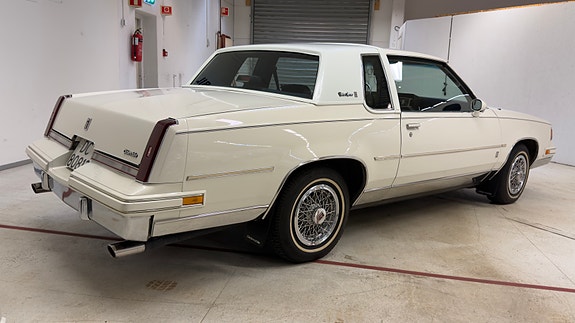 Oldsmobile Cutlass 3 of 5