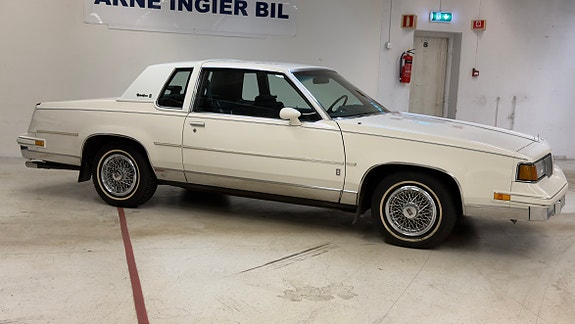 Oldsmobile Cutlass 2 of 5