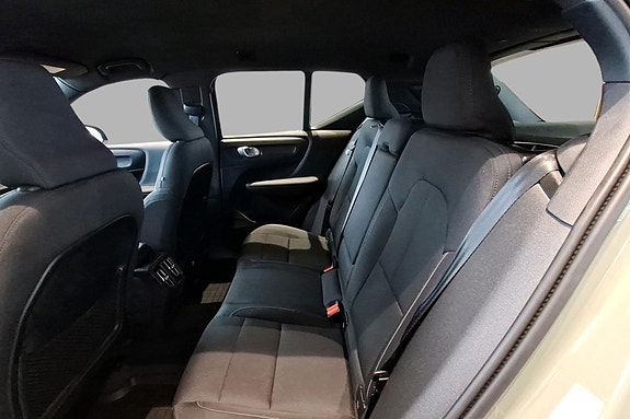 Volvo XC40 11 of 16