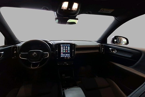 Volvo XC40 12 of 16