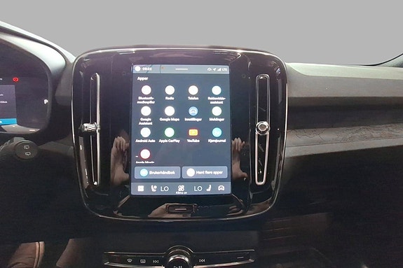 Volvo XC40 9 of 16