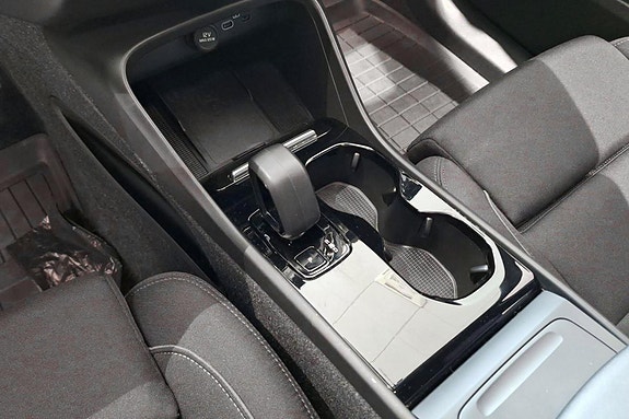 Volvo XC40 10 of 16