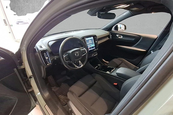 Volvo XC40 5 of 16