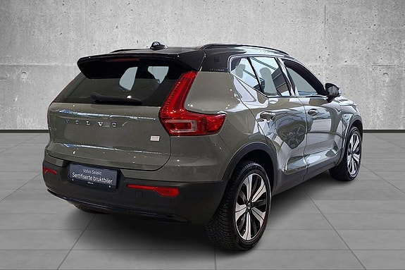 Volvo XC40 4 of 16