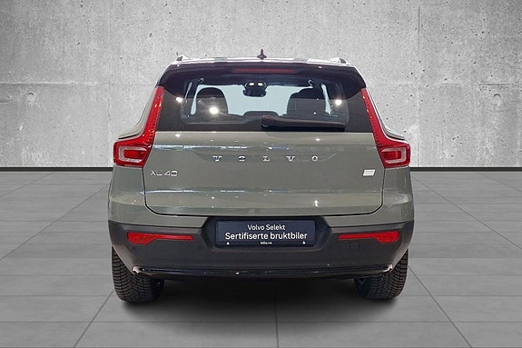 Volvo XC40 3 of 16