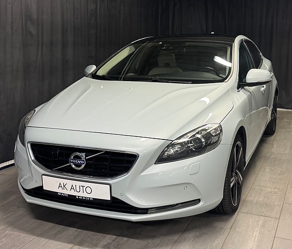 Volvo V40 3 of 5