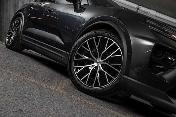 Porsche Macan 4 of 5