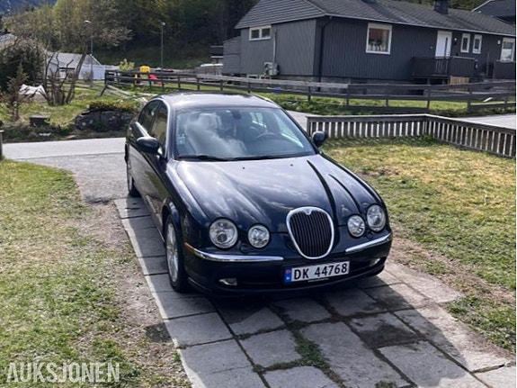 Jaguar S-TYPE 2 of 5