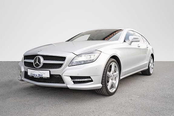 Mercedes-Benz CLS500 2 of 5