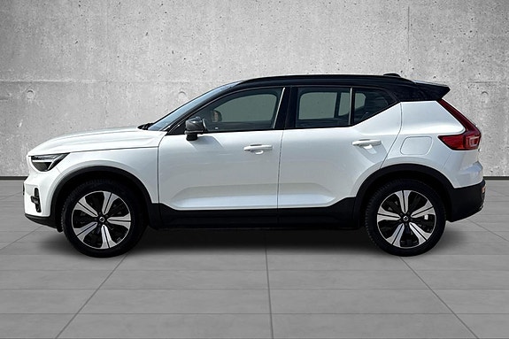 Volvo XC40 12 of 28