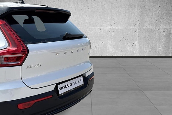 Volvo XC40 11 of 28