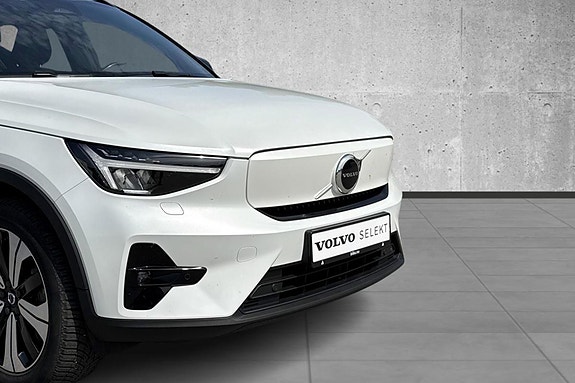 Volvo XC40 5 of 28