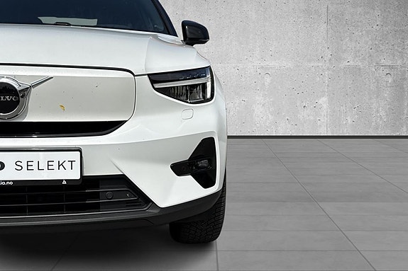 Volvo XC40 3 of 28