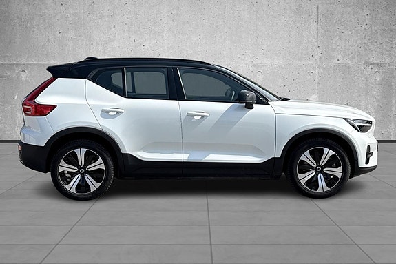 Volvo XC40 6 of 28
