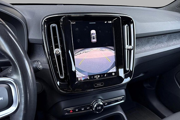 Volvo XC40 18 of 28