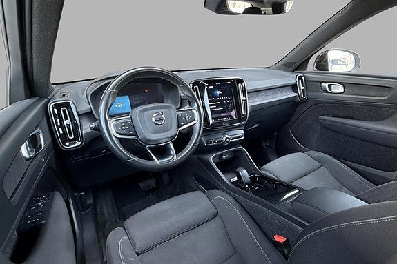 Volvo XC40 13 of 28