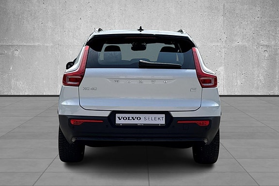 Volvo XC40 8 of 28