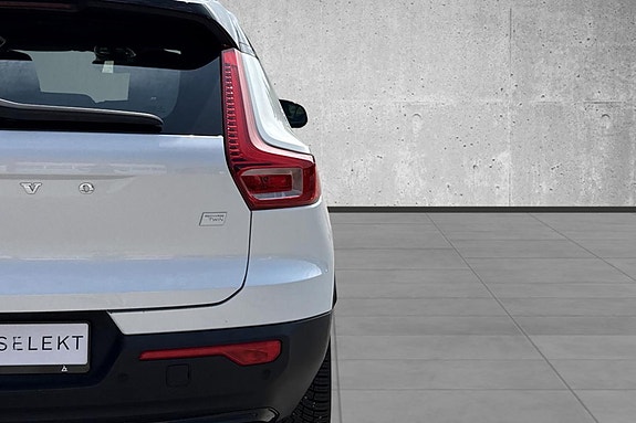 Volvo XC40 9 of 28