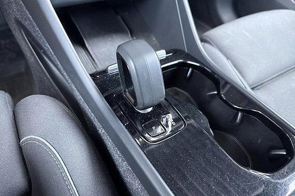Volvo XC40 17 of 28
