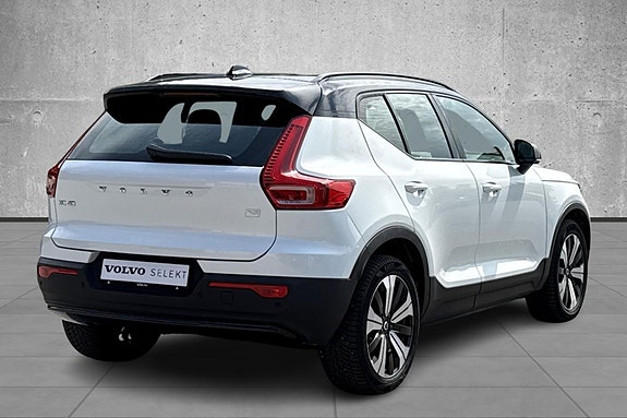 Volvo XC40 7 of 28