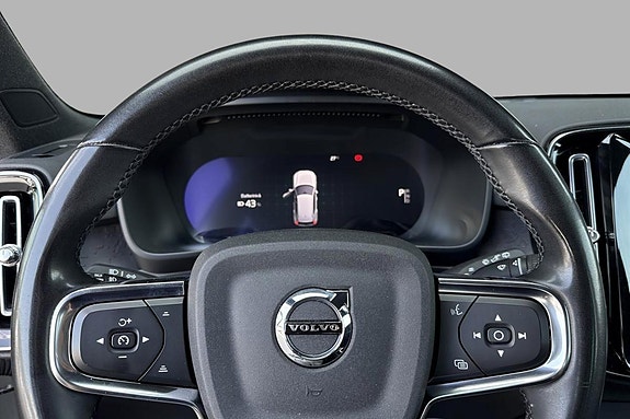 Volvo XC40 14 of 28
