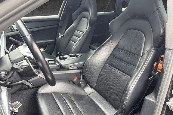 Porsche Panamera 4 14 of 29