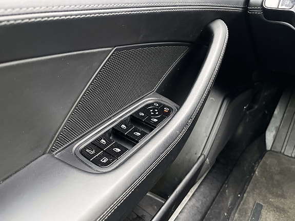 Porsche Panamera 4 13 of 29