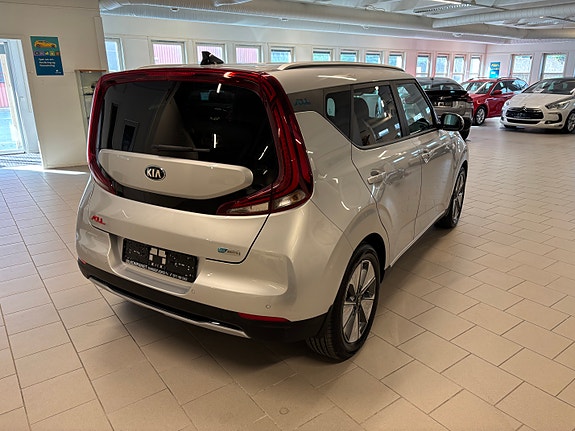 Kia e-Soul 2 of 5