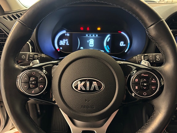 Kia e-Soul 10 of 29