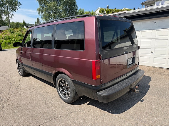 Chevrolet Astro 3 of 5