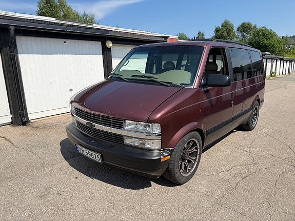 Chevrolet Astro 2 of 5