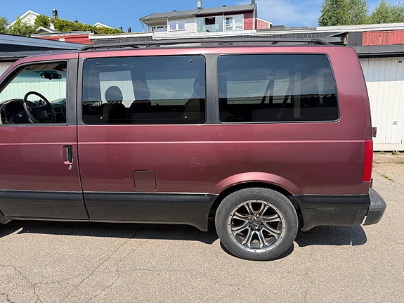 Chevrolet Astro 4 of 5