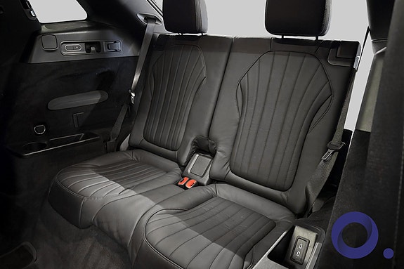 Mercedes-Benz EQS SUV 15 of 21