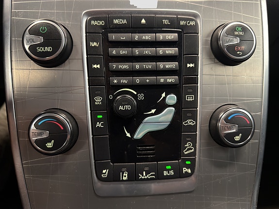 Volvo XC70 18 of 23