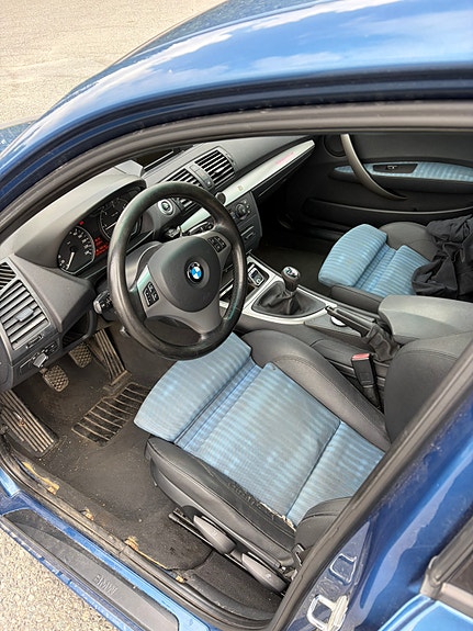 BMW 120d 2 of 5