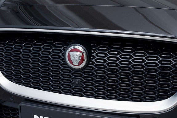 Jaguar I-PACE 3 of 5