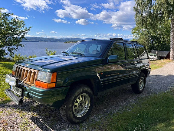 Jeep Grand Cherokee 2 of 5