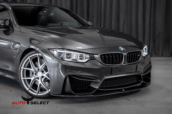 BMW M4 2 of 5
