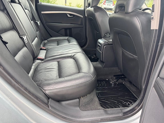 Volvo V70 14 of 24