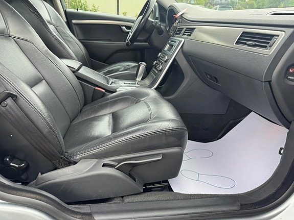 Volvo V70 16 of 24