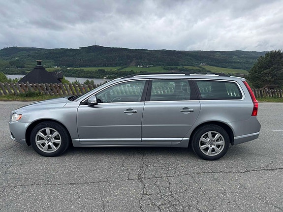 Volvo V70 4 of 24