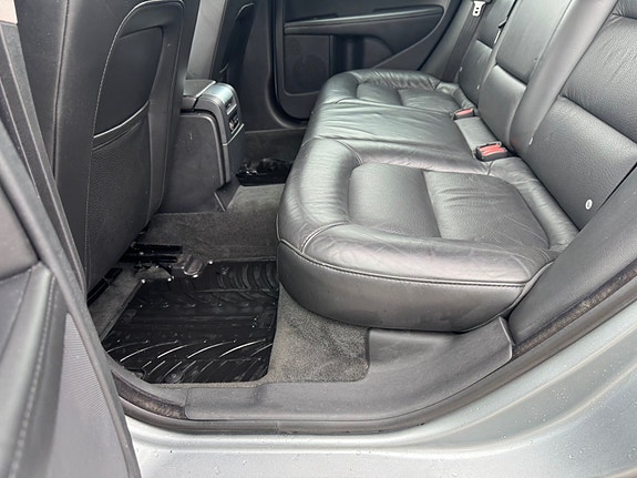 Volvo V70 13 of 24