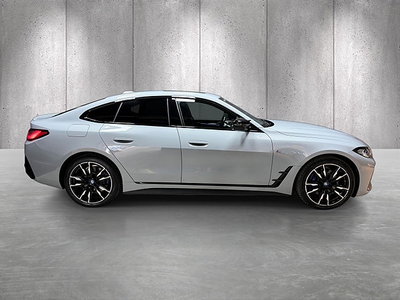 BMW i4 4 of 5