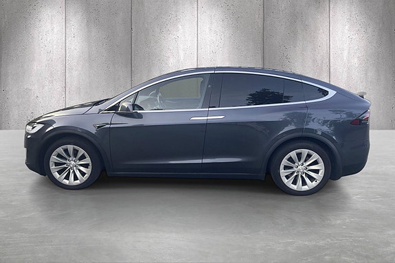 Tesla Model X 4 of 5