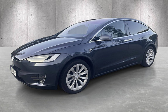 Tesla Model X 3 of 5