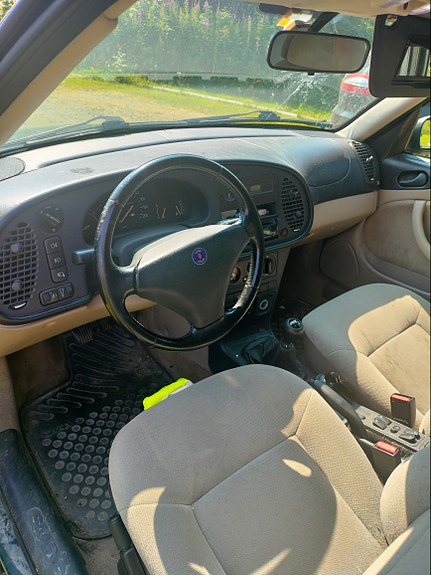 Saab 900 4 of 5