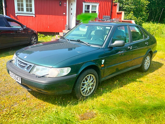 Saab 900 2 of 5