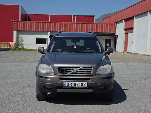 Volvo XC90 2 of 5