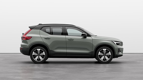 Volvo XC40 4 of 5