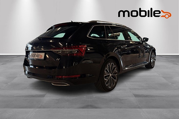 Skoda Superb 3 of 5